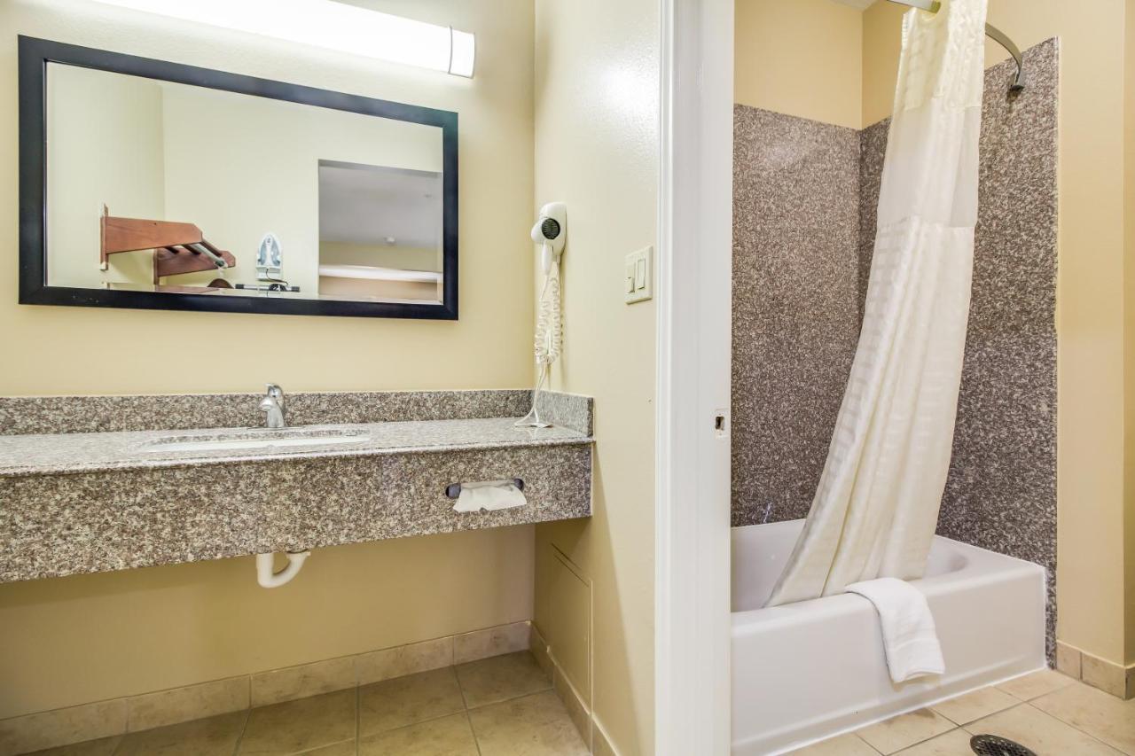 Americas Best Value Inn & Suites Tomball Kültér fotó
